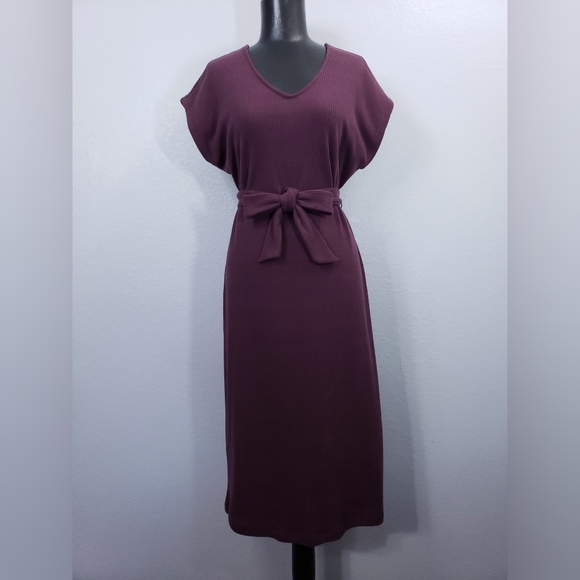 Old Navy Rib-Knit Stretch Belted Dress (S) - Picture 1 of 7